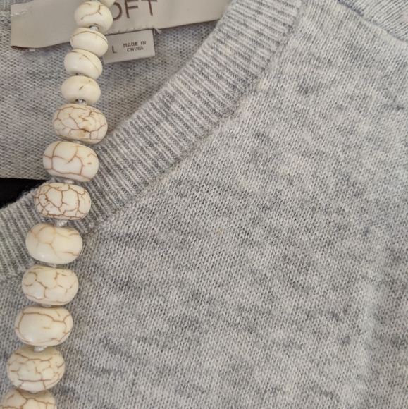 Button back sweater - Picture 2 of 4